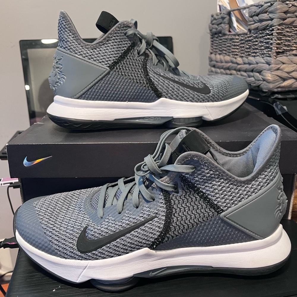 Lebron Witness IV TB Men's Size 9